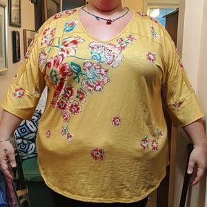 Avenue 26/28 oriented flower tunic